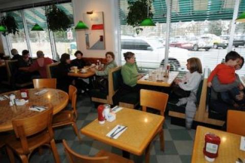 Off-season, most power lunching takes place in eateries such as John Papas Cafe, where municipal officials and other local notables are often spotted dining.