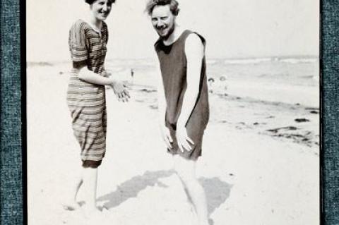 Virginia Stephen with Clive Bell at Studland Bay in Dorset, England, in 1910.